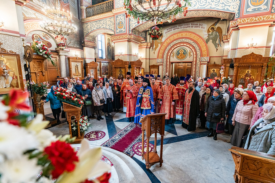 Божественная литургия в Преображенском соборе города Люберцы